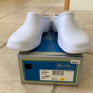 Quark ultralight footwear